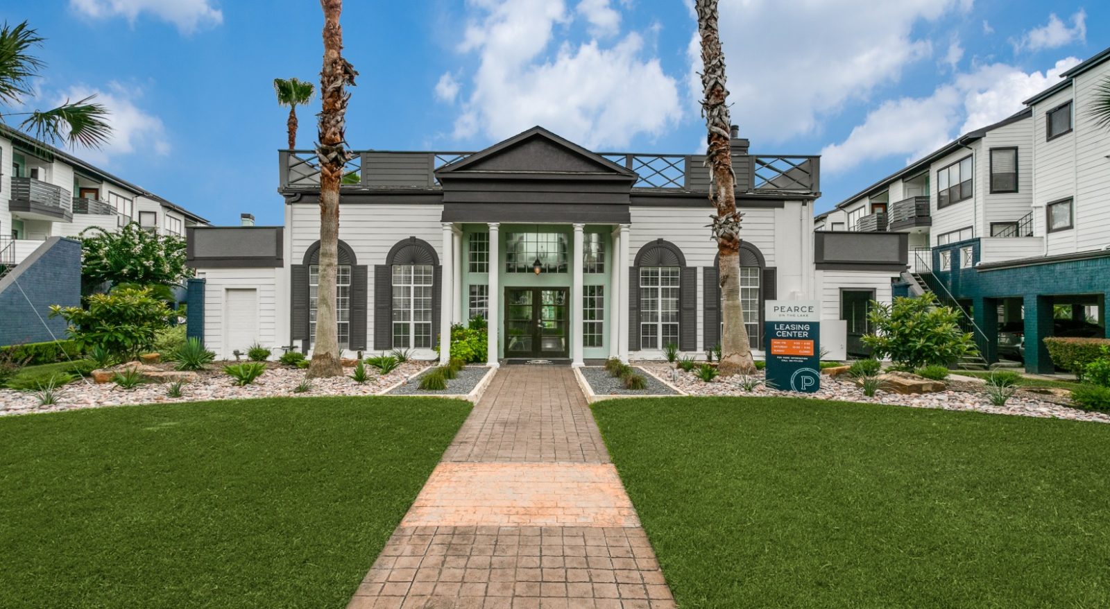 Shops & Restaurants Near Houston, TX Pearce on the Lake